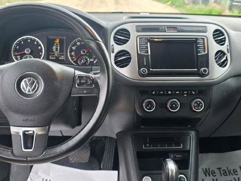 Used 2017 Volkswagen Tiguan S image 9
