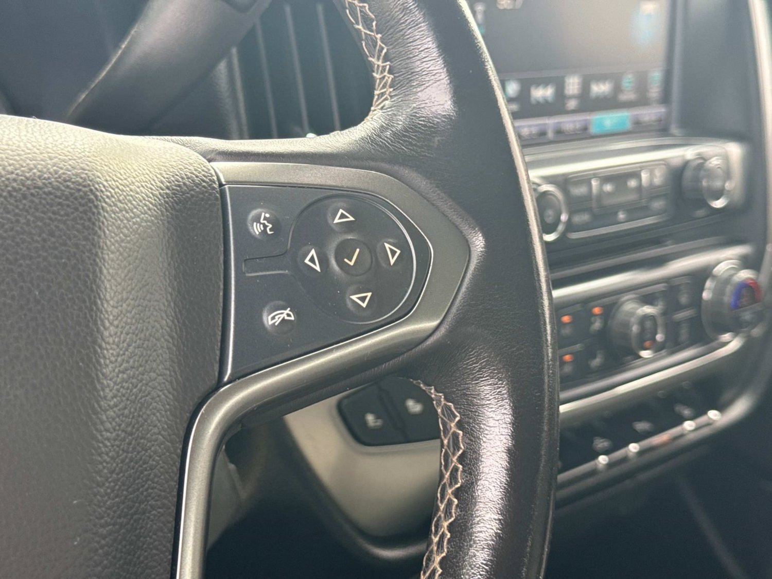 Used 2018 Chevrolet Silverado 1500 LT w/ All Star Edition AWD/4WD image 34
