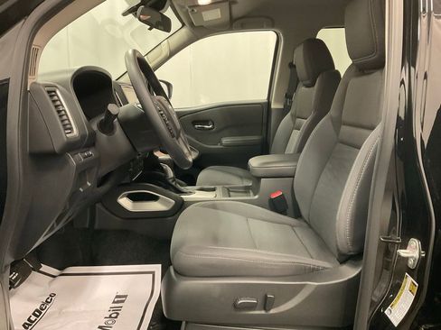 Used 2024 Nissan Frontier SV image 4