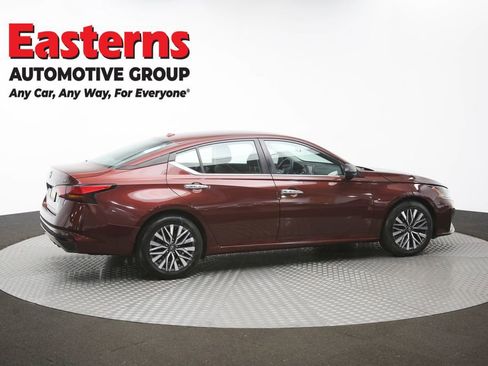 Used 2024 Nissan Altima 2.5 SV FWD image 43