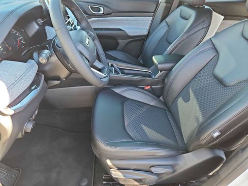 New 2026 Jeep Compass Latitude image 17