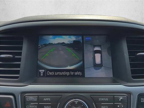 Used 2018 Nissan Pathfinder SL image 17