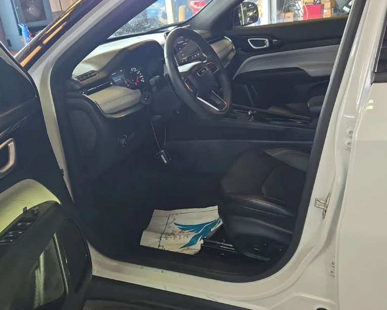 Used 2023 Jeep Compass Limited AWD/4WD image 9