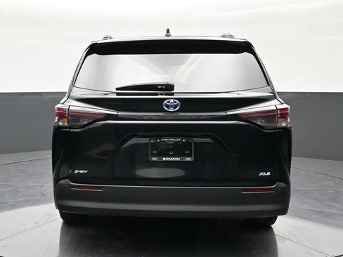 Used 2025 Toyota Sienna XLE w/ XLE Plus Package FWD image 31