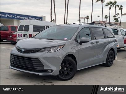 Used 2025 Toyota Sienna XLE Woodland Edition