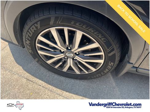 Used 2021 Nissan Kicks SV FWD image 8