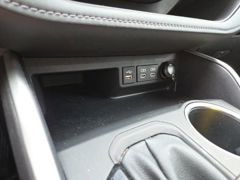 Used 2023 Toyota Highlander XLE AWD/4WD image 20