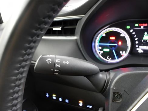 Used 2021 Toyota Venza XLE image 20