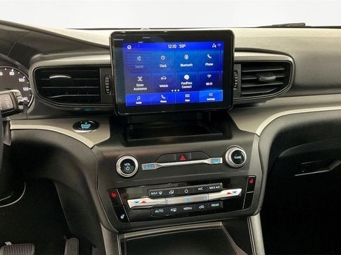 Used 2020 Ford Explorer XLT w/ Cold Weather Package image 9