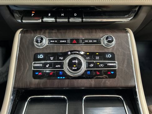 Used 2020 Lincoln Aviator Reserve w/ Equipment Group 202A AWD/4WD image 16