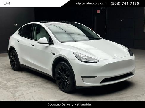 Used 2023 Tesla Model Y Long Range image 8