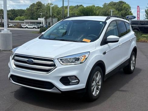 Used 2017 Ford Escape SE w/ Equipment Group 201A FWD image 1