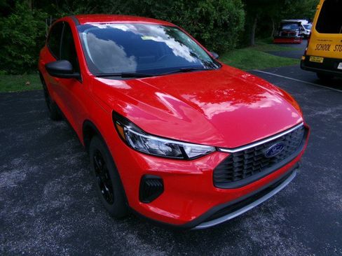 Used 2024 Ford Escape Active AWD/4WD image 2
