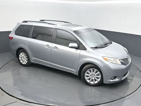Used 2016 Toyota Sienna XLE image 33