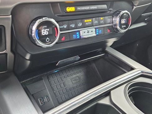 Used 2022 Ford F250 Platinum w/ FX4 Off-Road Package AWD/4WD image 13