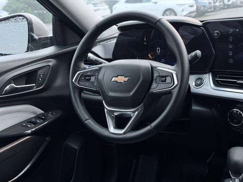 Used 2024 Chevrolet Trax LT w/ Driver Confidence Package FWD image 22