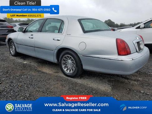 Used 2001 Lincoln Town Car Signature image 3