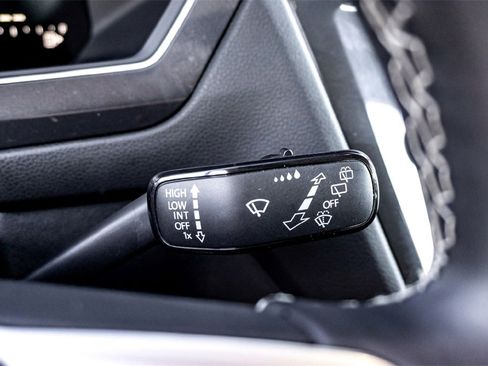 Used 2024 Volkswagen Tiguan SE image 21