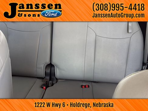 Used 2021 Toyota Sienna Limited image 12