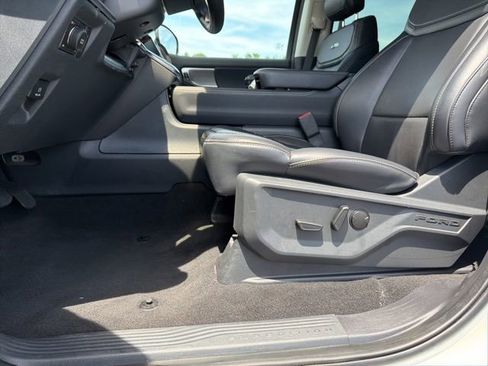 Used 2025 Ford Expedition Max Platinum AWD/4WD image 17