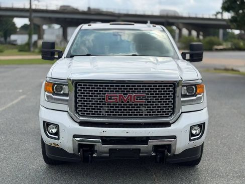 Used 2015 GMC Sierra 2500 Denali w/ Driver Alert Package AWD/4WD image 8