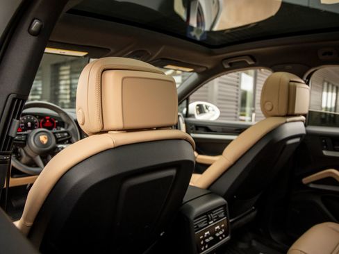 Certified 2026 Porsche Cayenne Coupe AWD/4WD image 27
