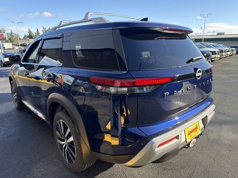 New 2025 Nissan Pathfinder Platinum w/ Black Appearance Package image 3