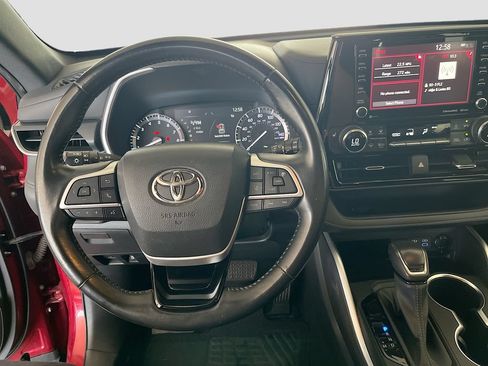 Used 2022 Toyota Highlander XSE FWD image 11