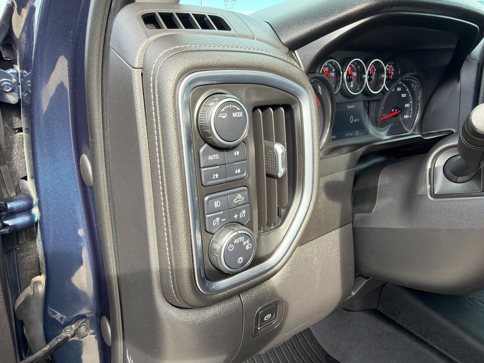 Used 2021 Chevrolet Silverado 1500 RST AWD/4WD image 15