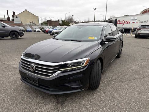 Used 2022 Volkswagen Passat 2.0T SE image 2