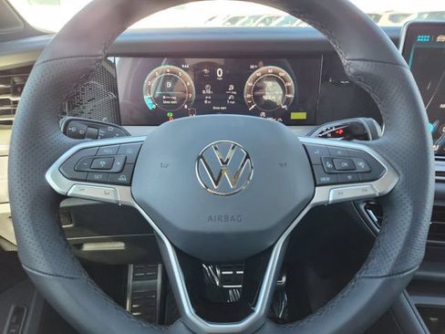 New 2026 Volkswagen Tiguan SE R-Line AWD/4WD image 15