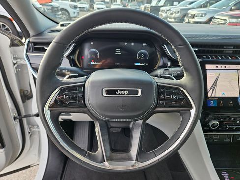 Used 2023 Jeep Grand Cherokee Overland w/ Luxury Tech Group IV AWD/4WD image 20