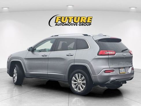 Used 2017 Jeep Cherokee Overland w/ Technology Group image 7