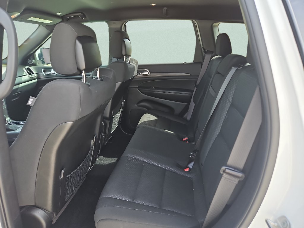 Used 2021 Jeep Grand Cherokee Laredo AWD/4WD image 12