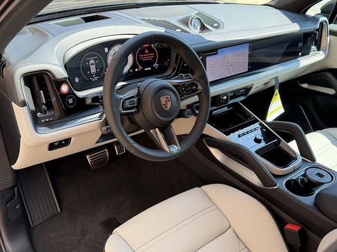 New 2025 Porsche Cayenne GTS image 4