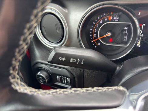 Certified 2020 Jeep Gladiator Overland image 14