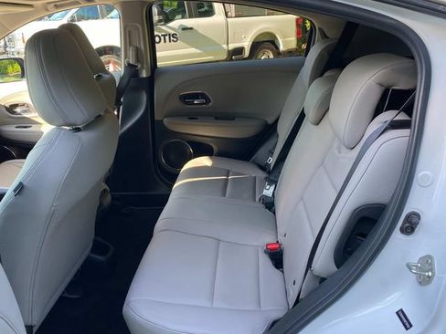 Used 2019 Honda HR-V Touring image 9