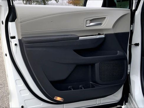 Used 2022 Toyota Sienna XLE image 21