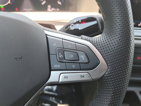 Used 2025 Volkswagen Tiguan SE R-Line AWD/4WD image 18