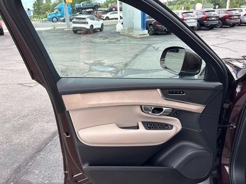 Certified 2025 Volvo XC90 B5 Core w/ Climate Package AWD/4WD image 15