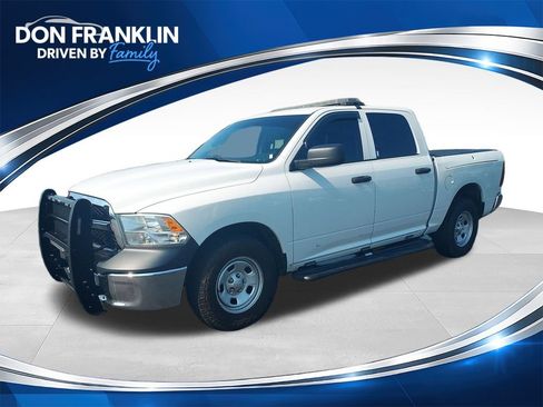 Used 2022 RAM 1500 4x4 Crew Cab Classic w/ Chrome Appearance Group image 1