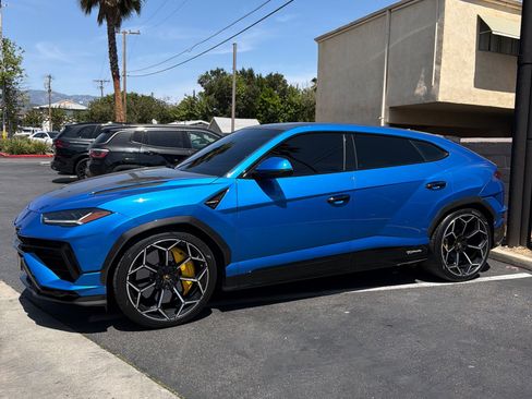 Used 2024 Lamborghini Urus Performante AWD/4WD image 2
