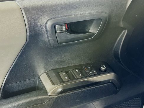 Used 2017 Toyota Tacoma SR5 w/ Tow Package image 17