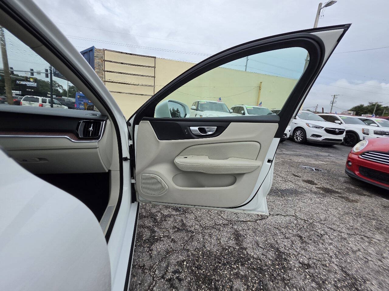 Used 2021 Volvo S60 T5 Momentum w/ Premium Package FWD image 13
