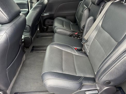 Used 2020 Toyota Sienna SE image 26