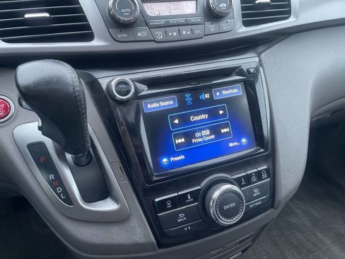 Used 2015 Honda Odyssey Touring image 24