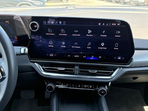 Used 2026 Chevrolet Equinox EV LT FWD image 19