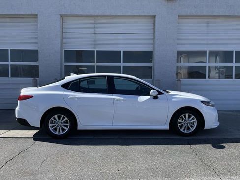 Used 2025 Toyota Camry LE image 1