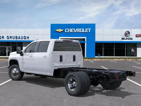 New 2026 Chevrolet Silverado 3500 LT image 3