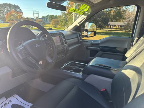 Used 2020 Ford F350 XLT w/ XLT Premium Package image 13